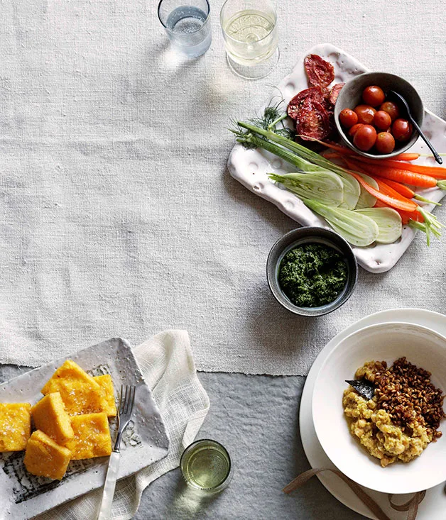 Popizze e sgagliozze con pinzimonio (two types of fritters, and crudités with olive oil)