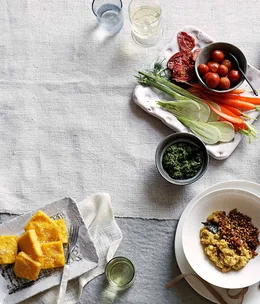 Popizze e sgagliozze con pinzimonio (two types of fritters, and crudités with olive oil)
