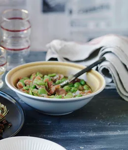 Broad beans with jamón serrano