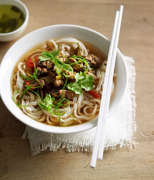 Noodle soup with pork and pickled vegetables