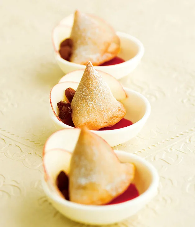 Apple in pastry triangles