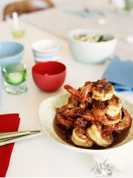 Crisp king prawns with honey and garlic sauce
