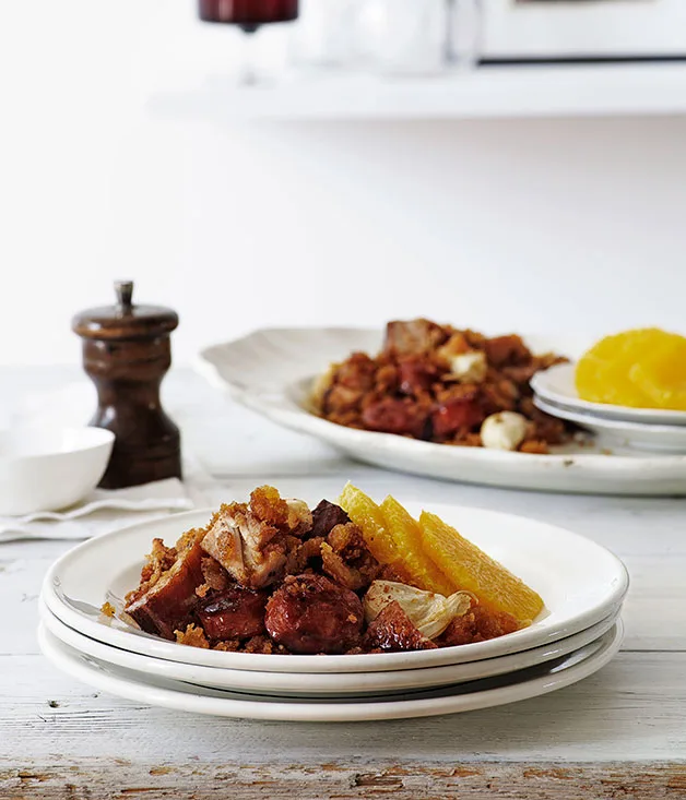 Pork belly, chorizo and breadcrumbs with oranges (Migas)