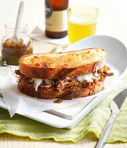 Toasted lamb sandwich with Fontina and green tomato relish