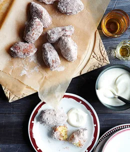Rice fritters with vanilla cream