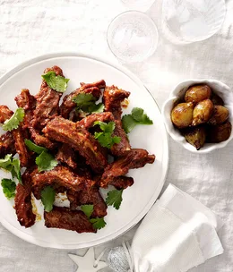 Chipotle-glazed pork ribs (costillas de cerdo al chipotle)