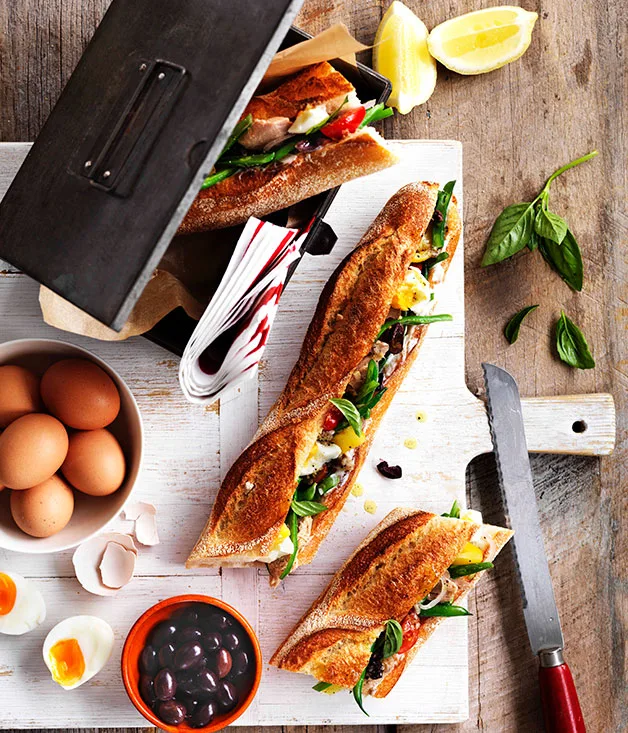 Tuna Ni&ccedil;oise baguette