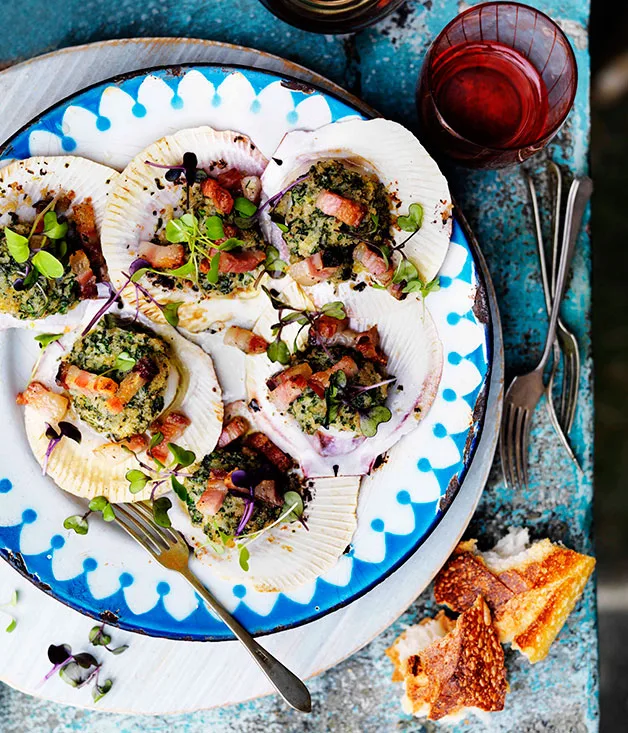 Brown bread crusted scallops with lemon and pancetta