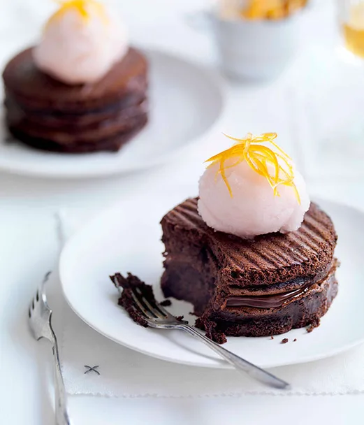 Chocolate gâteaux with grapefruit sorbet