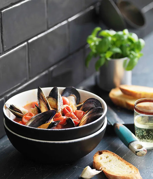 Pugliese mussel soup with garlic bruschetta (zuppa di cozze piccante)