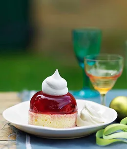 Raspberry meringue cakes with amaretto cream