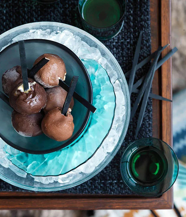 Honeycomb ice-cream balls