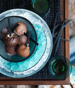 Honeycomb ice-cream balls