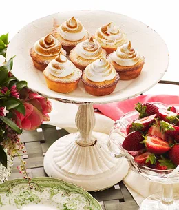 Little lime meringue cakes