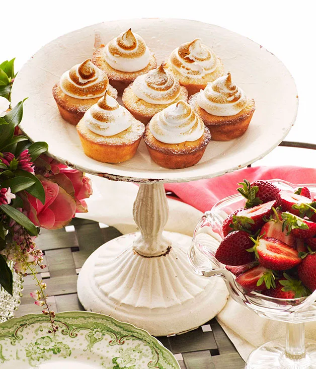 Little lime meringue cakes