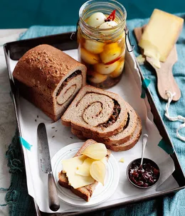 Ploughman’s lunch with pickled onions and onion-rye bread