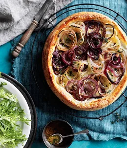 Roast onion tart