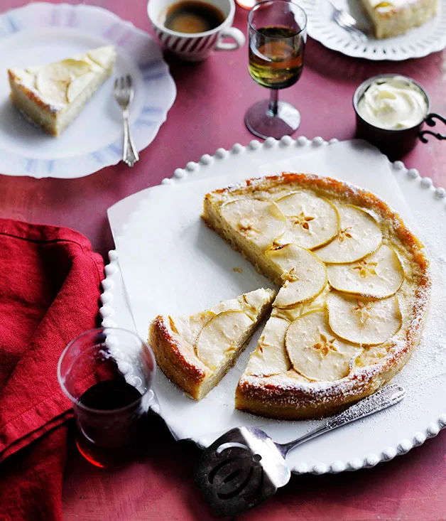 Apple and mascarpone torta