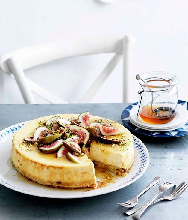 Goat’s cheese cake with figs and honey