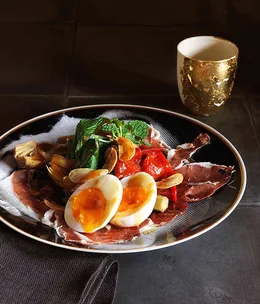 Artichoke, piquillo pepper and jamón salad with soft-boiled egg