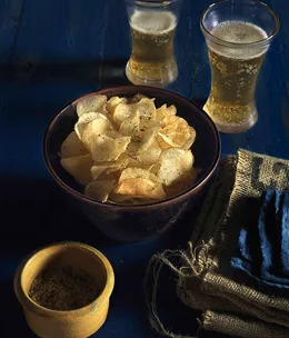 Potato crisps with chilli and coriander salt