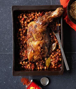 Lamb with chickpeas and sofrito