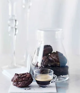 Sour cherry-chocolate cookies