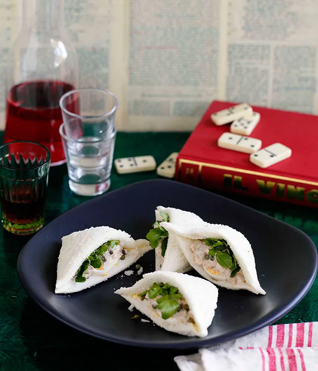 Tramezzini al tonno e uovo (tuna and egg sandwiches)