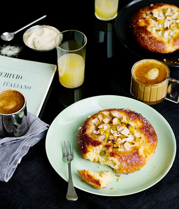 Apple and cedro brioche