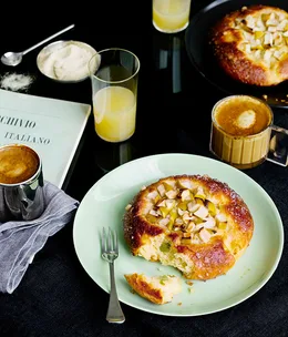 Apple and cedro brioche