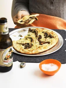 Mushroom and mascarpone pizza bianco