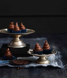 Tiny chocolate fudge cakes