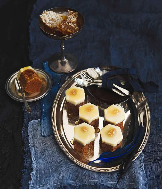 Spiced honey cakes