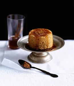 Drunken cinnamon cakes