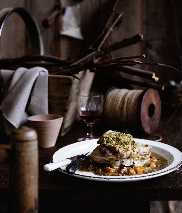 Pork hocks with anchovies, green split peas and lentils