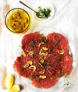 Raw beef fillet with mint, oregano, garlic and lemon