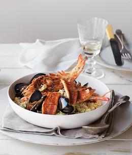 Golden seafood pilav