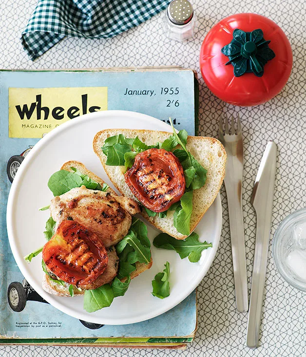 Chicken, garlic and tomato burgers