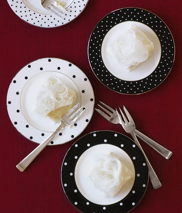 Little yoghurt and orange blossom cakes