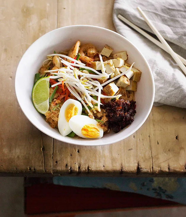 Thai-style noodles (Mee Siam)