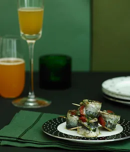 Sardine rotoli with red capsicum and orange