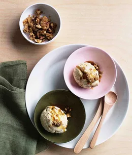 Apple crumble ice-cream