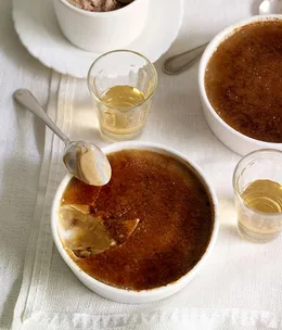 Espresso crème brûlée with hazelnut ice-cream
