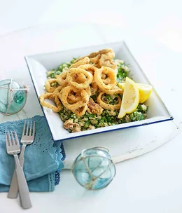 Fried calamari with amaranth, dill and currants