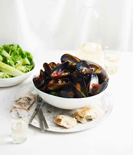 Mussel vinaigrette with cucumber and mint salad