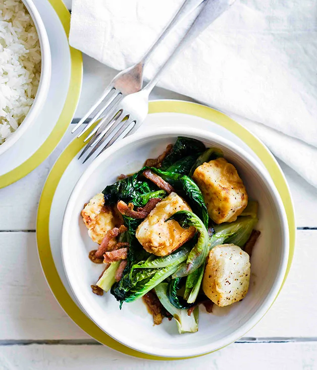 Deep-fried tofu with stir-fried lettuce and bacon