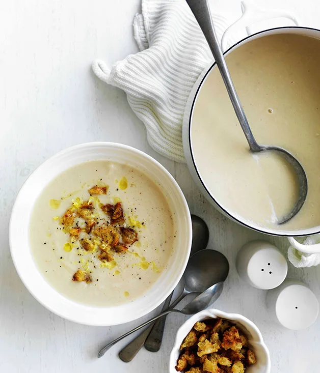 Cauliflower soup with mustard and Gruyère croûtons