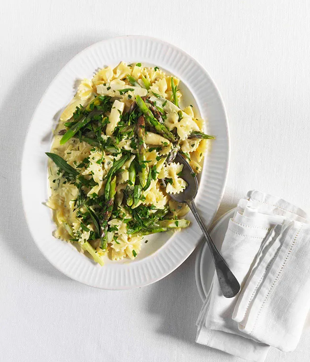 Farfalle with asparagus, crème fraîche and tarragon