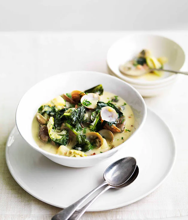 Clam, bacon, kale and potato soup