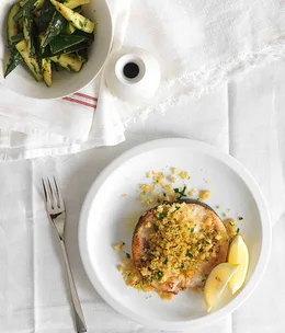 Swordfish with breadcrumbs, zucchini and mint